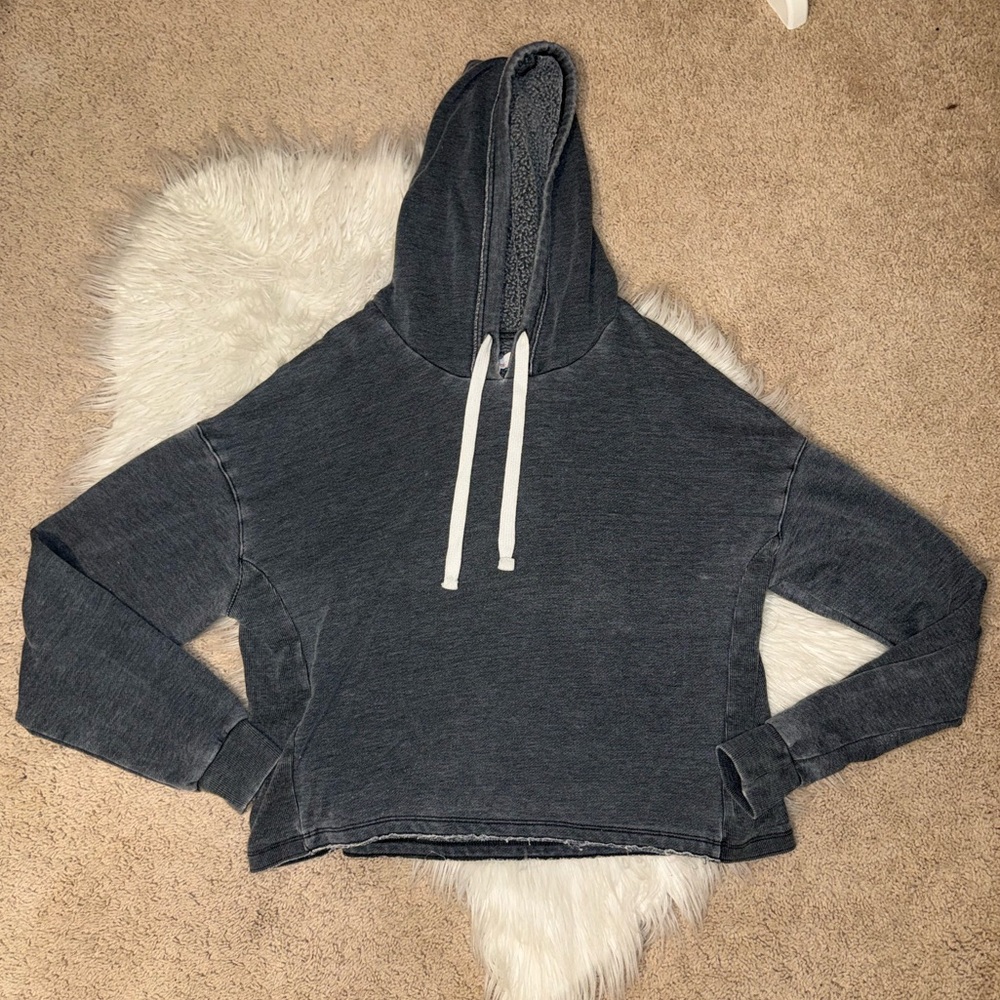 EUC Large Colsie cropped hoodie.